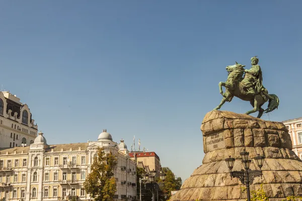 Historic monument of famous Ukrainian Hetman Bogdan Khmelnitsky — Stock Photo, Image