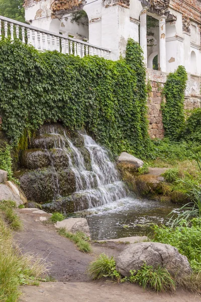 Small waterfall in Alexandria park - Bila Tsherkva, Ukraine, Eur — Stock Photo, Image