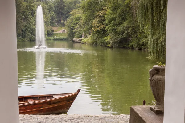 Snake fountain in Sofiyivsky park - Uman, Ukraine. — Stockfoto