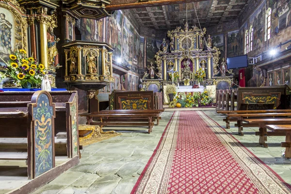 Interior de la iglesia de San Juan Bautista - Orawka, Polonia . — Foto de Stock