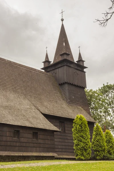 Exterior de la iglesia de San Juan Bautista - Orawka, Polonia . —  Fotos de Stock