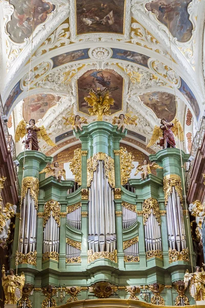 Órgão de beleza no Santuário Jasna Gora Czestochowa, Polônia . — Fotografia de Stock