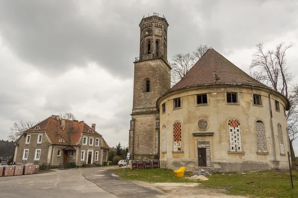 Buiten van oude evangelische kerk - zeliszow, poland.i — Stockfoto