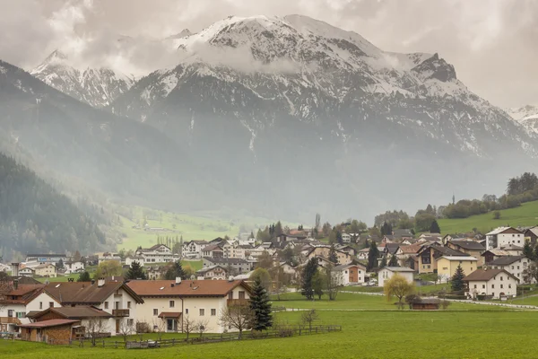 Vila de Mustair na Suíça, Europa . — Fotografia de Stock