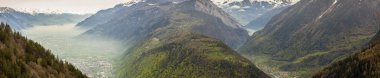 rhone Vadisi - İsviçre panoramik görünüm.