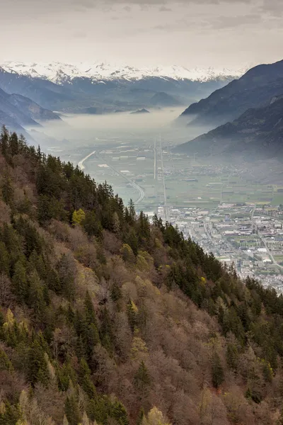 Rhone valley a martigny město - Švýcarsko. — Stock fotografie