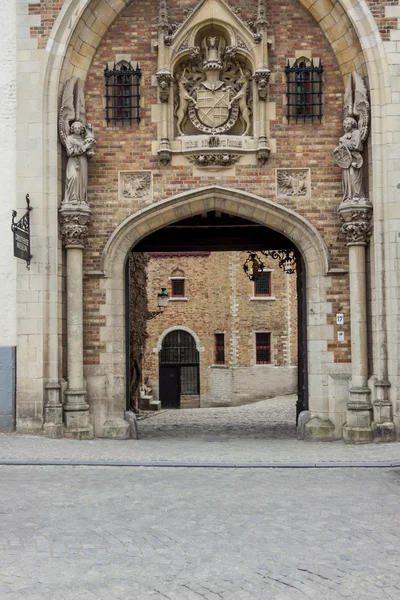 Brána k muzeu gruuthuse - brugge, Belgie. — Stock fotografie