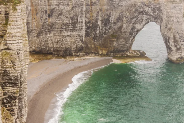 Etretat, Franciaország-cote d'albatre (alabástrom part) része a — Stock Fotó