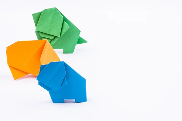 Üç origami fil - beyaz arka plan — Stok fotoğraf