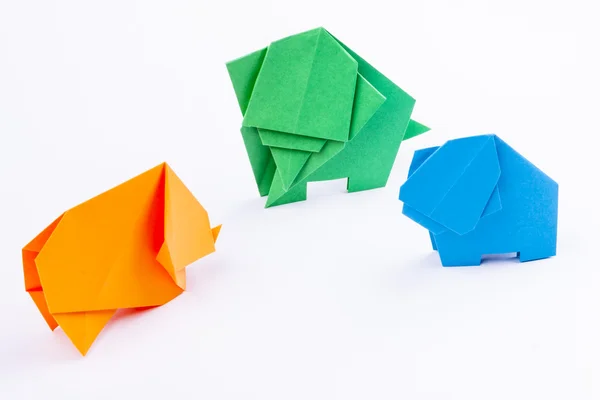 Üç origami fil - beyaz arka plan — Stok fotoğraf