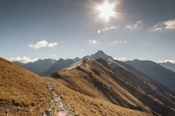 Blick von kasprowy wierch in Richtung liliowe, swinica und z — Stockfoto