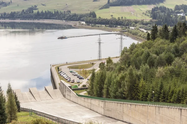 Гидроэлектростанция на Чорштинском озере - Чорштын, Польша . — стоковое фото