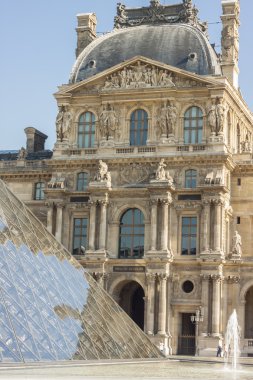 Louvre paris
