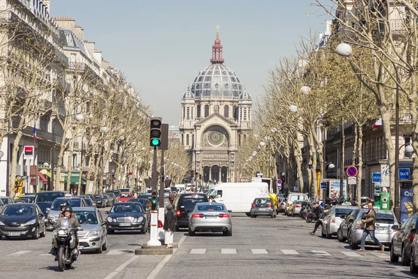 Vista sobre la iglesia de San Agustín. París, Francia . — Foto de Stock