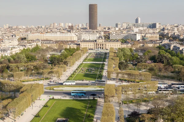 Utsikt fra Eiffeltårnet på Champ de Mars - Paris . – stockfoto