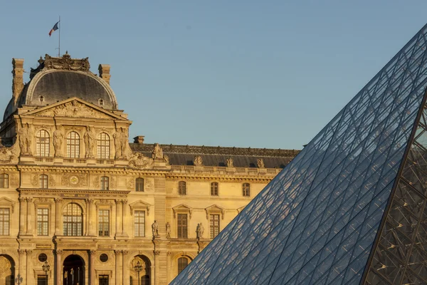 Al aire libre del Museo del Louvre París . — Foto de Stock