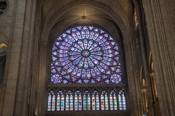 Interiér katedrály notre Dame - Paříž. — Stock fotografie