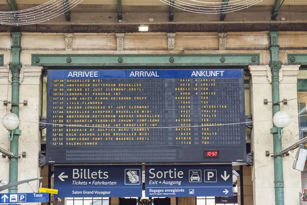 Varış kurulu - gare du nord, paris. — Stok fotoğraf