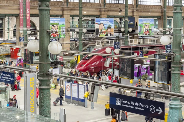 在巴黎北站 (gare du nord 火车站视图内). — 图库照片