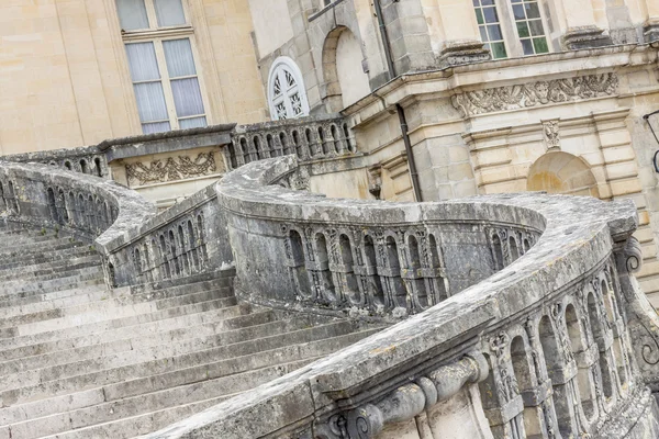 Treppe zum königlichen Jagdschloss in Fontainebleau, Frankreich. — Stockfoto