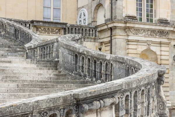Treppe zum königlichen Jagdschloss in Fontainebleau, Frankreich. — Stockfoto