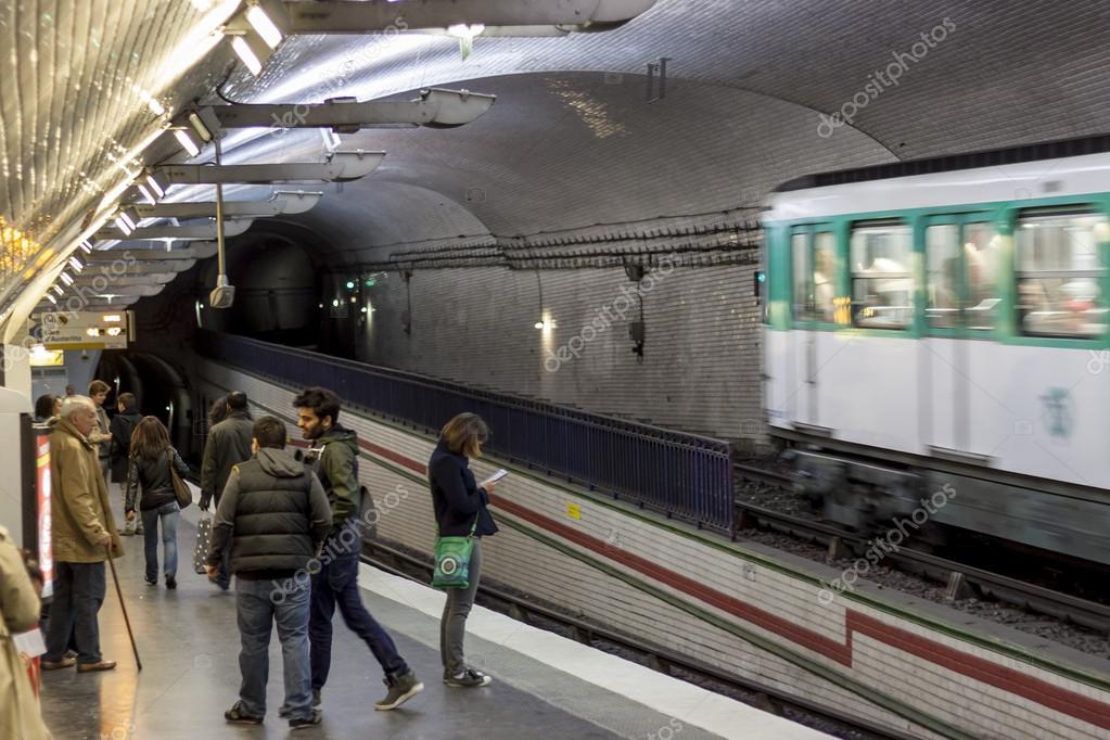 Paris Metro station Mirabeau – Stock Editorial Photo © tomasz_parys