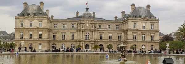 Turist i Luxembourg - Paris Garden . – stockfoto