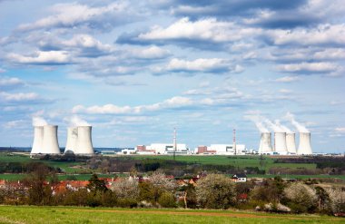 nükleer enerji tesisleri ve bahar zaman Köyü - hayat temiz Nükleer görüntüleme