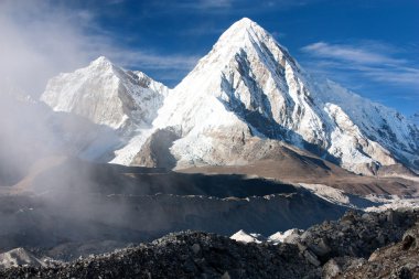 Khumbu Vadisi, khumbu buzul ve pumo RI tepe - nepal