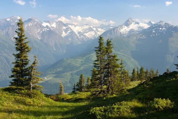 Vysoké Taury s grossglockner, kitzsteinhorn a hrubé wiesbachhorn — Stock fotografie