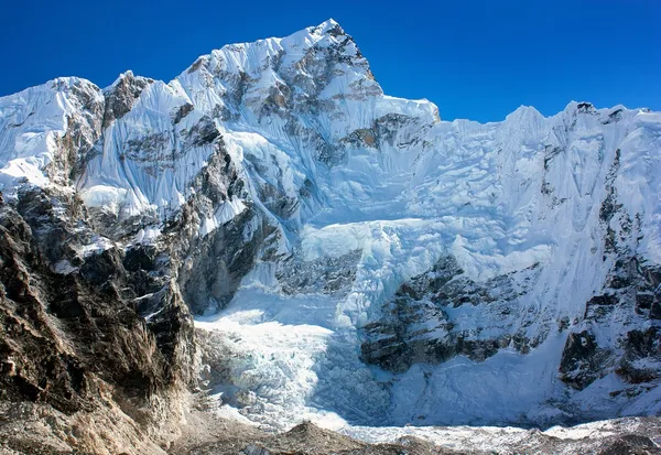 Θέα από την κατασκήνωση βάσης του everest — Φωτογραφία Αρχείου