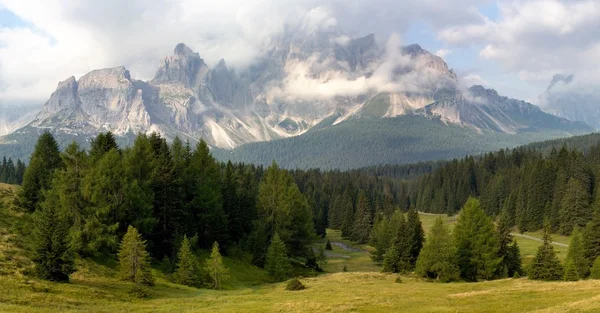 Morning view from Dolomiti di Sesto or Sextener Dolomite — Stock Photo, Image
