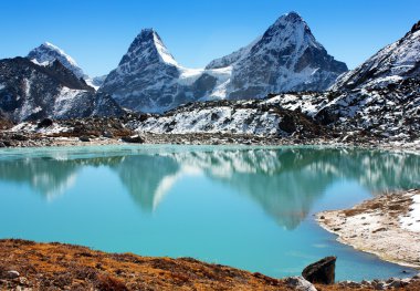 cholo tepe ve kangchung tepe - cho oyu Merkez kampına yolu - Nepal görünümü