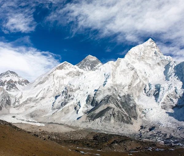 Vista panoramica sull'Everest con bellissimo cielo e ghiacciaio del Khumbu - valle del Khumbu - Nepal — Foto Stock