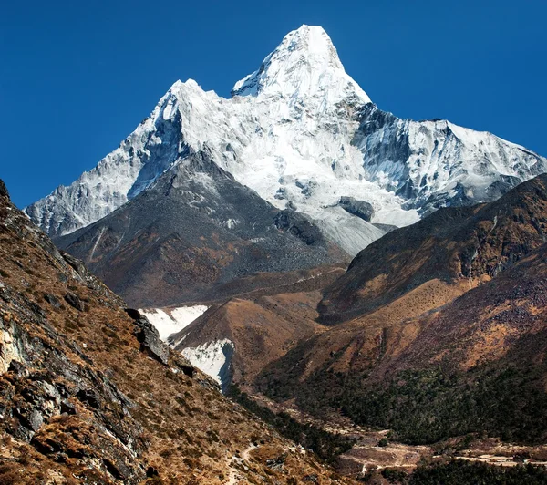 Ama dablam-方式向珠穆朗玛峰大本营-尼泊尔 — 图库照片