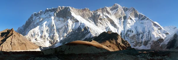 Morgen Blick auf die Südwand von lhotse und nuptse - Wanderung zum Everest Basislager - Nepal — Stockfoto