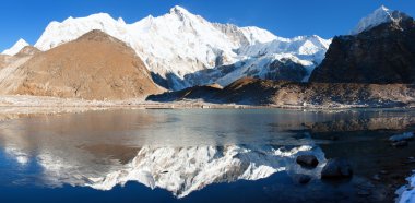 cho oyu Gölü - cho oyu kamp - everest trek - nepal yansıtma görünümü