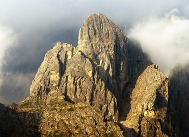 sabah görünümünden dolomiti di sesto veya sextener dolomiten - sextener rotwand veya croda rossa di sesto - Güney tirol - İtalya