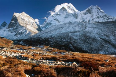 ama dablam - nepal görünümünü akşam