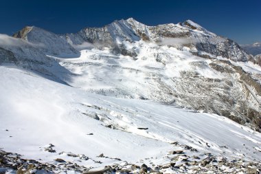 zillertaler alpen sabah görünümünden hochfeiler veya gran piastro tur - Avusturya ve İtalya sınırı üzerinde