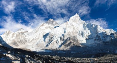 Everest dağının panoramik görünüm