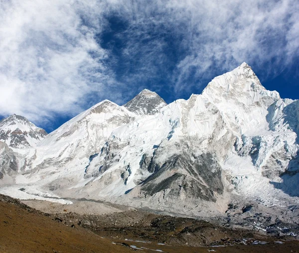 Everest och nuptse från kala patthar — Stockfoto