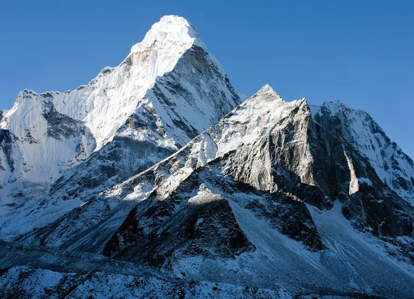 Ama dablam-方式向珠穆朗玛峰大本营-尼泊尔 — 图库照片