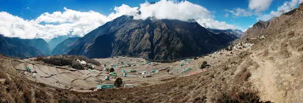 Vista panoramica del villaggio di Portse - trekking al campo base dell'Everest - Nepal — Foto Stock