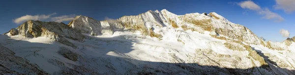 Panoramic view of Hochfeiler or Gran Pilastro - Zillertal Alps - Austria — Stock Photo, Image