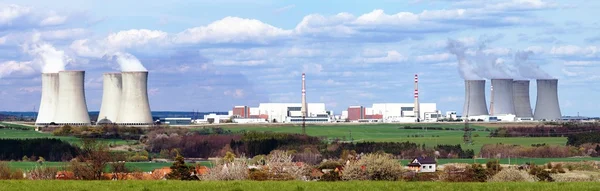 Centrale nucléaire Dukovany - République tchèque Photos De Stock Libres De Droits