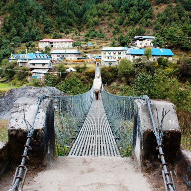 asılı yaya köprüsü ower marsyangdi nadi nehir annapurna Dharma - nepal