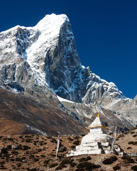 Pico Tabuche y estupa en el camino al campamento base del Everest — Foto de Stock