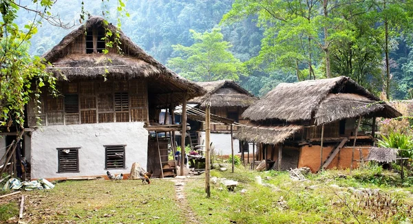 Gothe Bazar - beautiful village on the trek ftom Lukla to Tumlingtar - Nepal — Stock Photo, Image