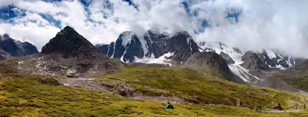 Panoramic view of savlo rock face - altai range - mountains russia — Stock Photo, Image